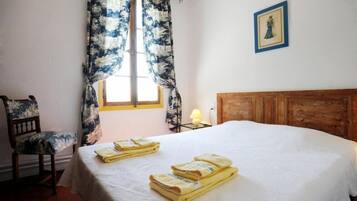 4 bedrooms, iron/ironing board, travel cot, WiFi