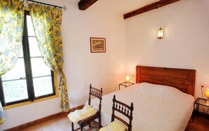 4 bedrooms, iron/ironing board, travel cot, WiFi
