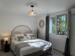 3 habitaciones, tabla de planchar con plancha, cuna de viaje y wifi 