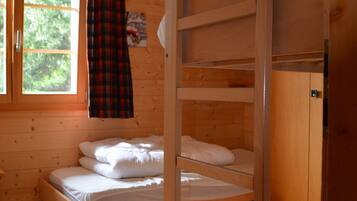 2 Schlafzimmer, Schreibtisch, Bügeleisen/Bügelbrett, WLAN