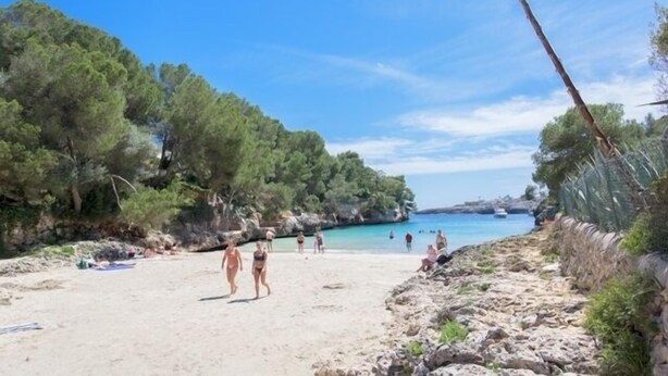 A beach with rocky terrain and dense greenery. - Beautiful villa with pool and garden,a/c, quiet location,  beach 200 mt (Cala Serena)