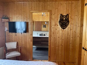 4 bedrooms, iron/ironing board, WiFi
