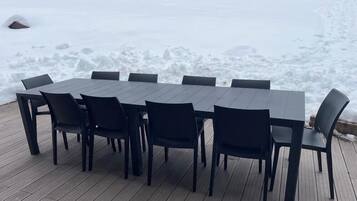 Outdoor dining