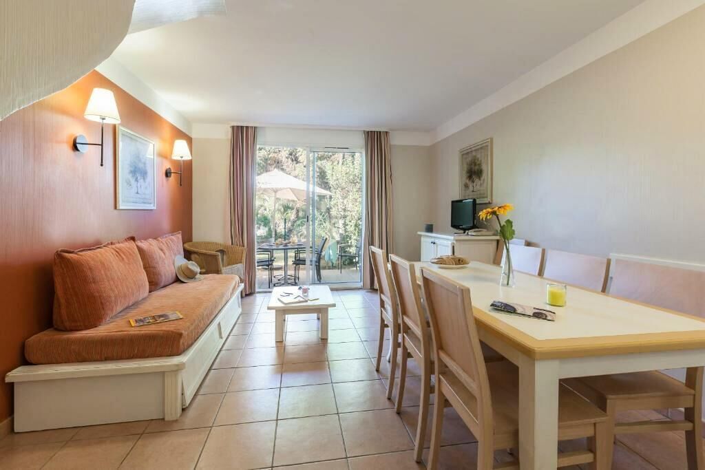 Résidence Pierre & Vacances Le Hameau de la Pinède*** - House for 8 people - 2 bedrooms + 1 sleeping area -Triplex - Terrace - Air conditioning