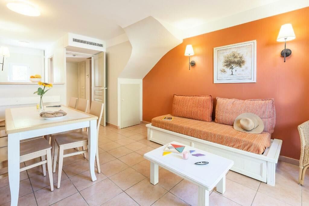 Résidence Pierre & Vacances Le Hameau de la Pinède*** - House for 8 people - 2 bedrooms + 1 sleeping area -Triplex - Terrace - Air conditioning