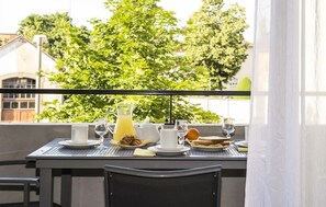 Outdoor dining - Residence Odalys La Rose d'Argent - 2 Rooms 4 People (COLMAR)