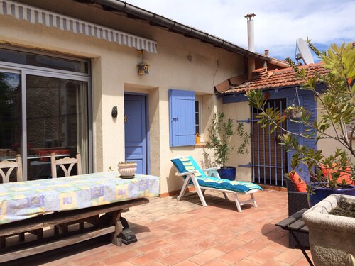 Quiet house not overlooked, 30 m2 terrace 200 meters from the ramparts 