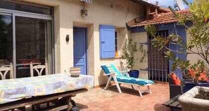 Quiet house not overlooked, 30 m2 terrace 200 meters from the ramparts