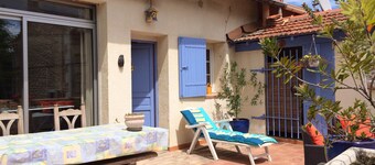 Quiet house not overlooked, 30 m2 terrace 200 meters from the ramparts