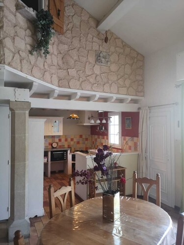 Quiet house not overlooked, 30 m2 terrace 200 meters from the ramparts 