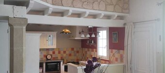 Quiet house not overlooked, 30 m2 terrace 200 meters from the ramparts 