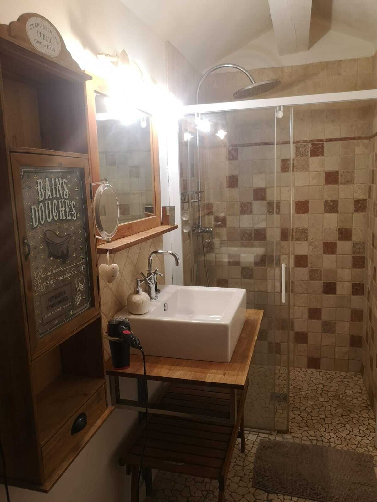 Free toiletries, hair dryer