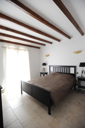 6 bedrooms, iron/ironing board, travel crib, WiFi