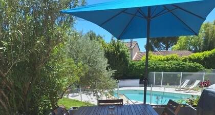 Maison familiale avec piscine 6 chambres proche Avignon entiÚrement climatisée