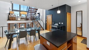 Unclassified image, 2 of 31, button - River Views! Contemporary Condo Centrally Located Walk To Restaurants/Breweries (Hood River)