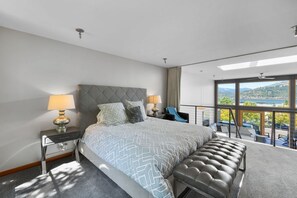2 bedrooms, free WiFi - River Views! Contemporary Condo Centrally Located Walk To Restaurants/Breweries (Hood River)