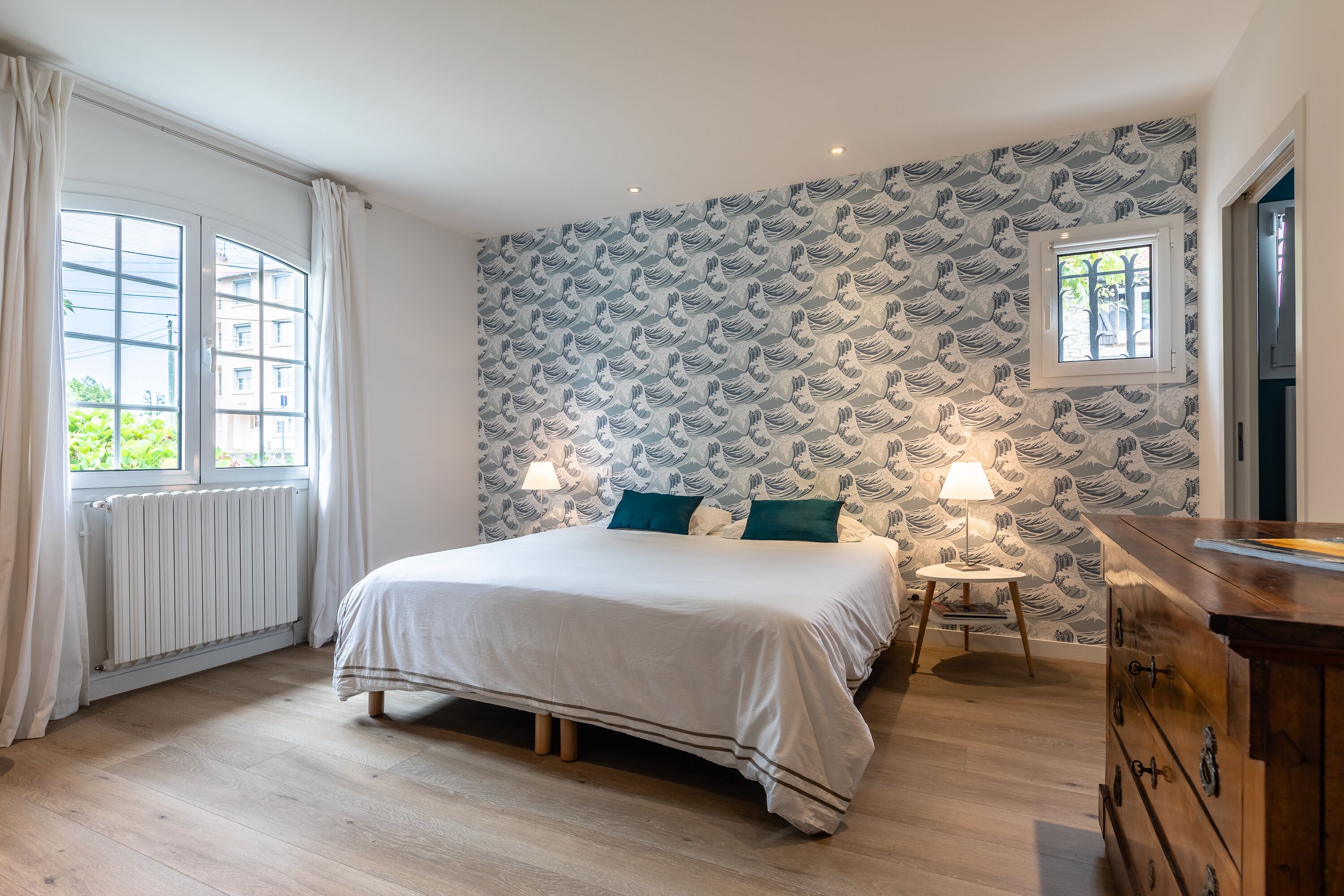 Beautiful contemporary house with heated swimming pool of 8m x 4m