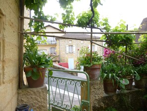 Exterior detail - Claire s' house in medieval village couze near river Dordogne with your pets (Lanquais)