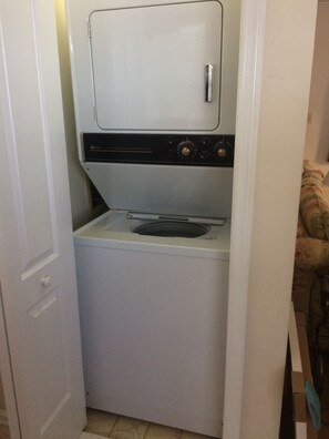 Interior -  40 ft to the ocean 4 bd/3 bath ocean view beach house sleeps  (Myrtle Beach)