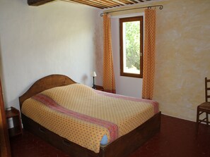3 bedrooms, iron/ironing board, travel crib, WiFi