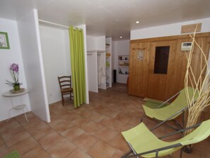 Interior - Les Messugues, typical Provencal farmhouse with shared pool, nature, peace (flayosc)