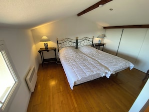 2 bedrooms, iron/ironing board
