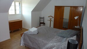 5 Schlafzimmer, Bügeleisen/Bügelbrett, kostenloses WLAN, Bettwäsche