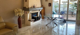 House, large terrace, 2 bedrooms, near old port and sncf, and wasteland 6 people