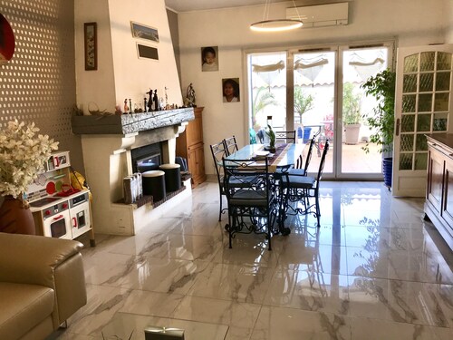 maison, gde terrasse, 2 chbres, proche vieux port et sncf, 6 pers