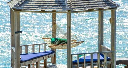 "Lockrum Point" Oceanfront Villa 3 Bed / 3 kylpy / uima-allas. Rentoutua. Vetäytyä.