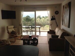 Smart TV, DVD player, books - F2 standing comfortable TB located open all year (Porto-Vecchio)