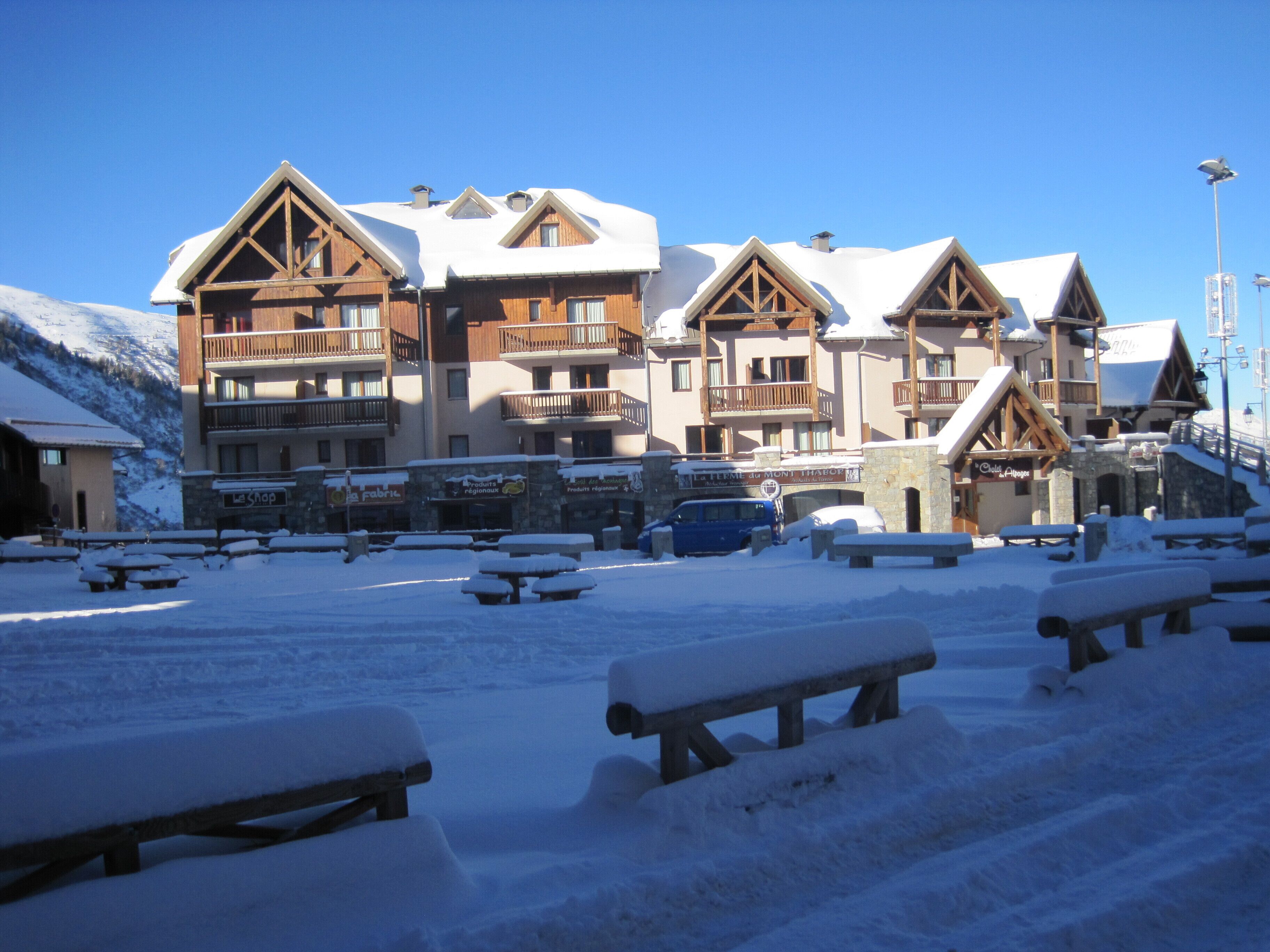 Valmeinier 1800 sleeps 6 apartment in residence with indoor pool