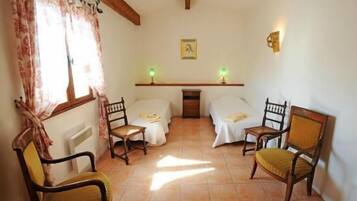 3 bedrooms, iron/ironing board, travel cot, WiFi