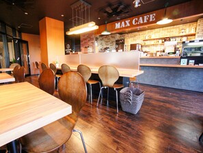 Cafe - Hotel Livemax, Hashima Ekimae (Hashima)