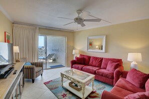 Fernseher, DVD-Player, Bücher