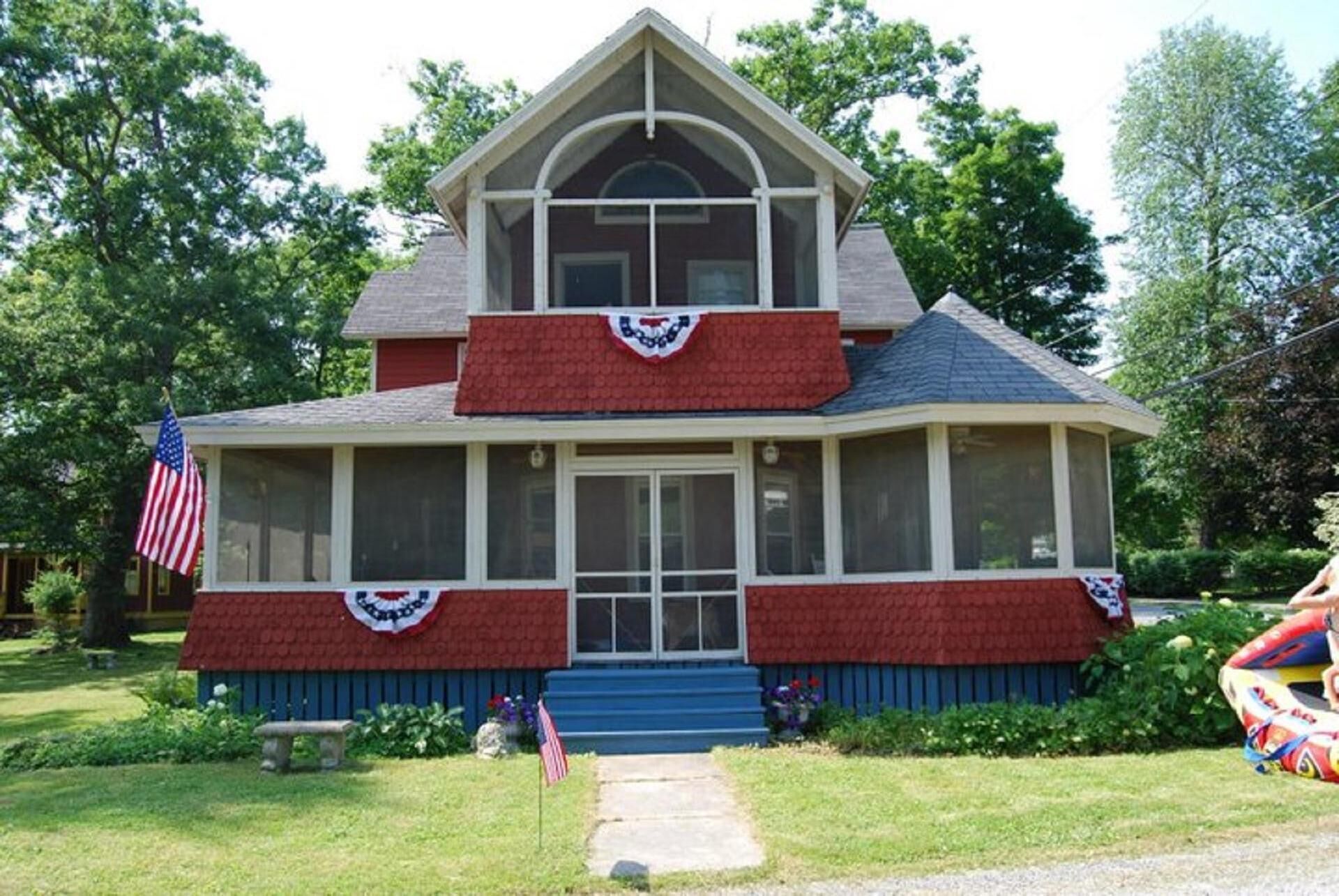 Spacious, Relaxing, Simplified Living With The Best Screened Porch Of All!
