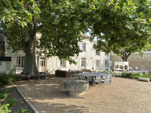 Maison de maître Les toiles à Elise, rénovée, spacieuse et avec piscine