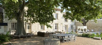 Renovated, spacious Les toiles à Elise mansion with swimming pool