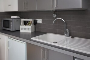 Fridge, microwave, oven, stovetop - N°9 - The Shingle Tern (La Flotte)