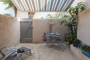 Outdoor dining - N°9 - The Shingle Tern (La Flotte)