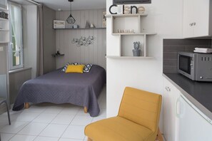 Interior - N°9 - The Shingle Tern (La Flotte)