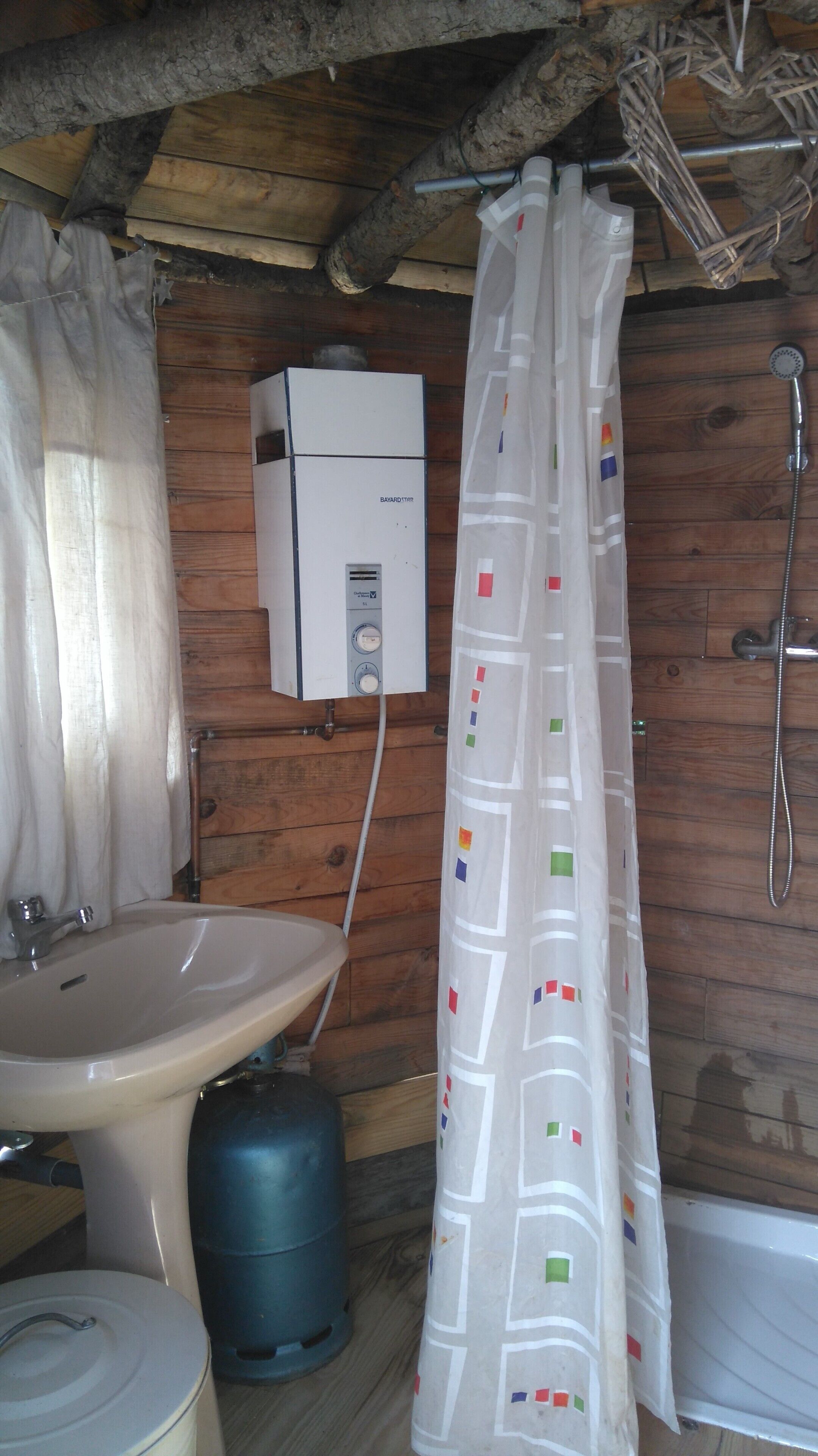 Unusual night in a Luberon Provence pool yurt 