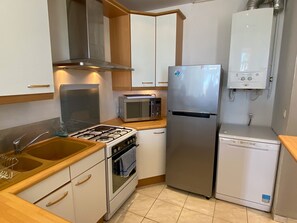 Kühlschrank, Mikrowelle, Ofen, Geschirrspüler