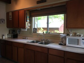 Fridge, microwave, oven, stovetop - Beautiful lakefront setting with pontoon boat available to rent. 


 (Mancelona)