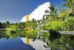 Property grounds - Mayan Palace 2BR, 2 BA, Beachfront Resort in Puerto Vallarta (Puerto Vallarta)