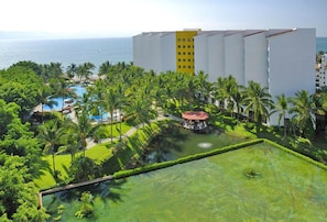 Exterior - Mayan Palace 2BR, 2 BA, Beachfront Resort in Puerto Vallarta (Puerto Vallarta)
