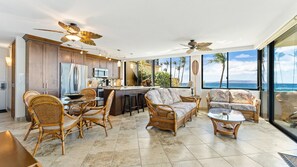 Smart TV, DVD player, stereo - 101 - 2 bed/2 bath with A/C! Ground Floor Oceanfront with Breathtaking Views! (Kihei)