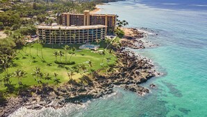 A hotel with multiple floors, a pool, and a beachfront location. - 101 - 2 bed/2 bath with A/C! Ground Floor Oceanfront with Breathtaking Views! (Kihei)
