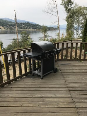 Property grounds - The Lookout Is A Cozy Cabin At Blind Bay Hideaway On The Beautiful Sunny Shuswap (Blind Bay)