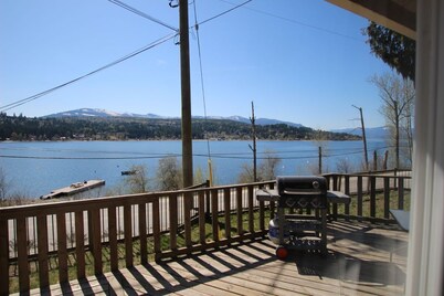 The Lookout Is A Cozy Cabin At Blind Bay Hideaway On The Beautiful Sunny Shuswap